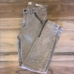Stylish. Very detailed. Mid rise. Skinny.